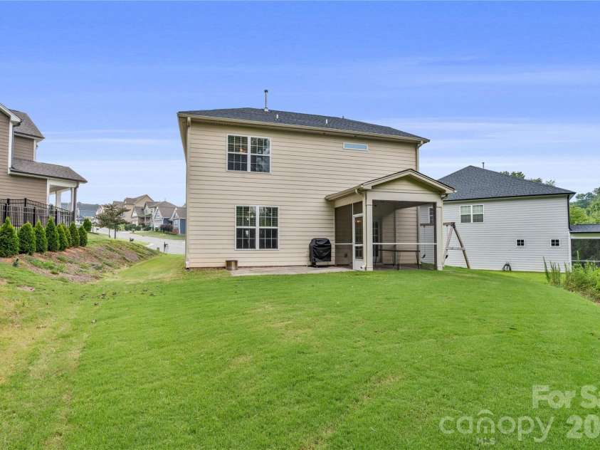 4604 Fairway Run Drive, Pfafftown, NC 27040.  MLS# CAR4405997, YatesRealty ID 42839. 