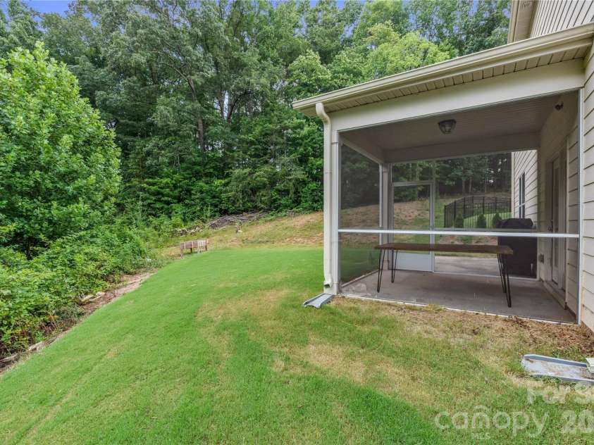 4604 Fairway Run Drive, Pfafftown, NC 27040.  MLS# CAR4405997, YatesRealty ID 42839. 