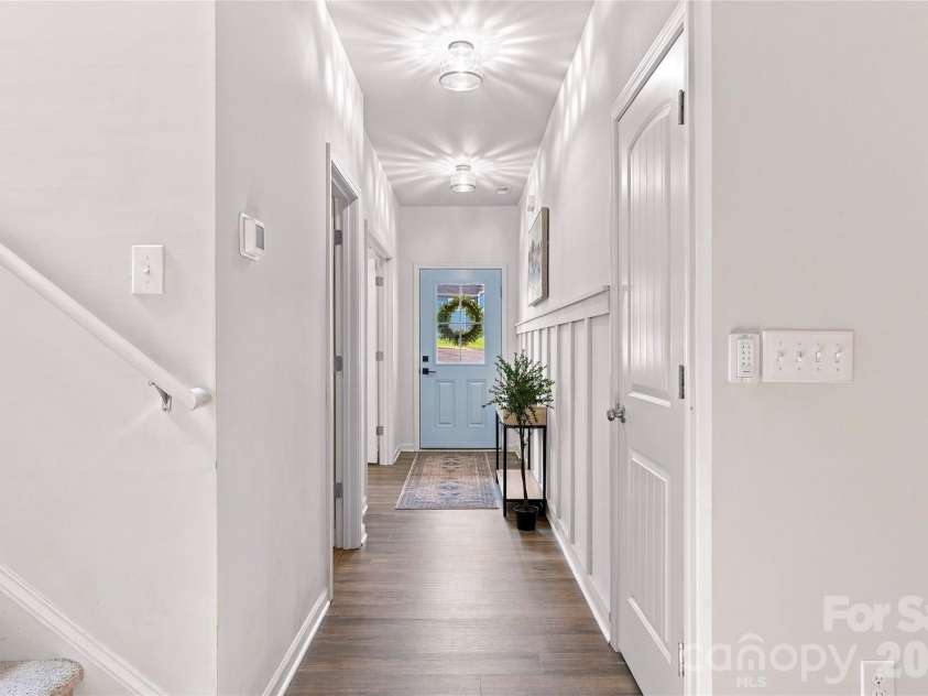 4604 Fairway Run Drive, Pfafftown, NC 27040.  MLS# CAR4405997, YatesRealty ID 42839. 