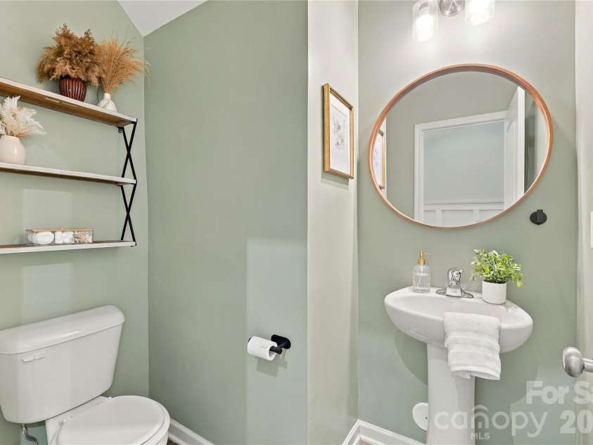 4604 Fairway Run Drive, Pfafftown, NC 27040.  MLS# CAR4405997, YatesRealty ID 42839. 