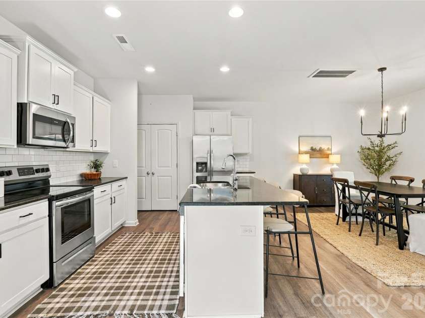 4604 Fairway Run Drive, Pfafftown, NC 27040.  MLS# CAR4405997, YatesRealty ID 42839. 