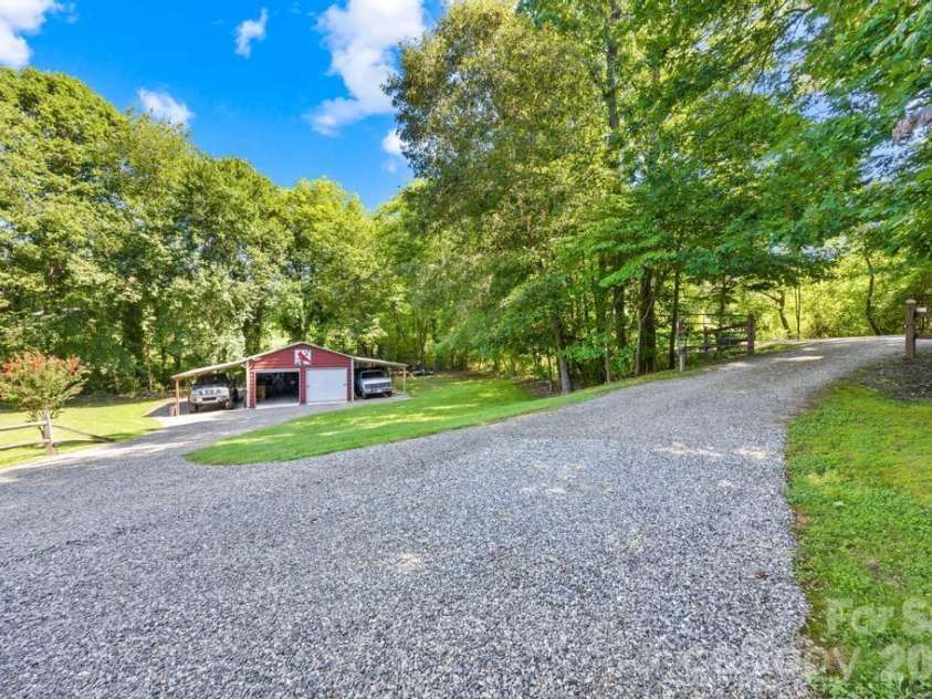 241 Goble Road, Statesville, NC 28625.  MLS# CAR4409423, YatesRealty ID 42842. 