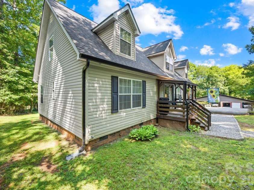 241 Goble Road, Statesville, NC 28625.  MLS# CAR4409423, YatesRealty ID 42842. 