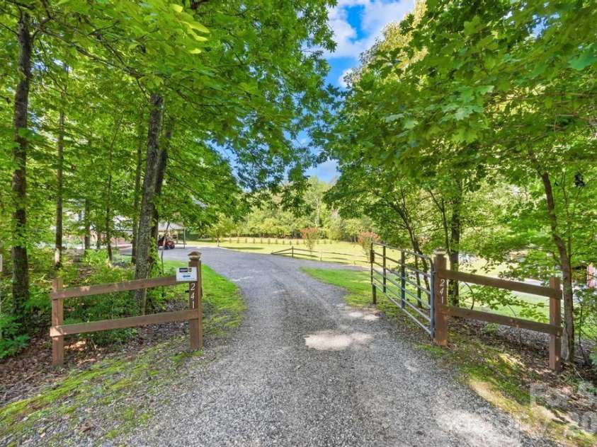 241 Goble Road, Statesville, NC 28625.  MLS# CAR4409423, YatesRealty ID 42842. 