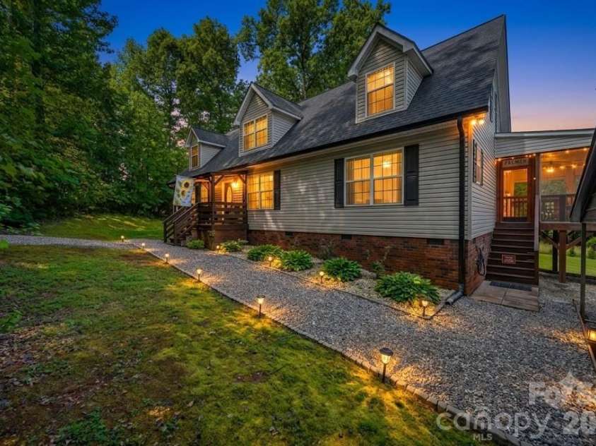 241 Goble Road, Statesville, NC 28625.  MLS# CAR4409423, YatesRealty ID 42842. 