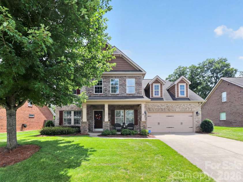 5409 Poplar Knoll Drive, Matthews, NC 28105.  MLS# CAR4413304, YatesRealty ID 42845. 