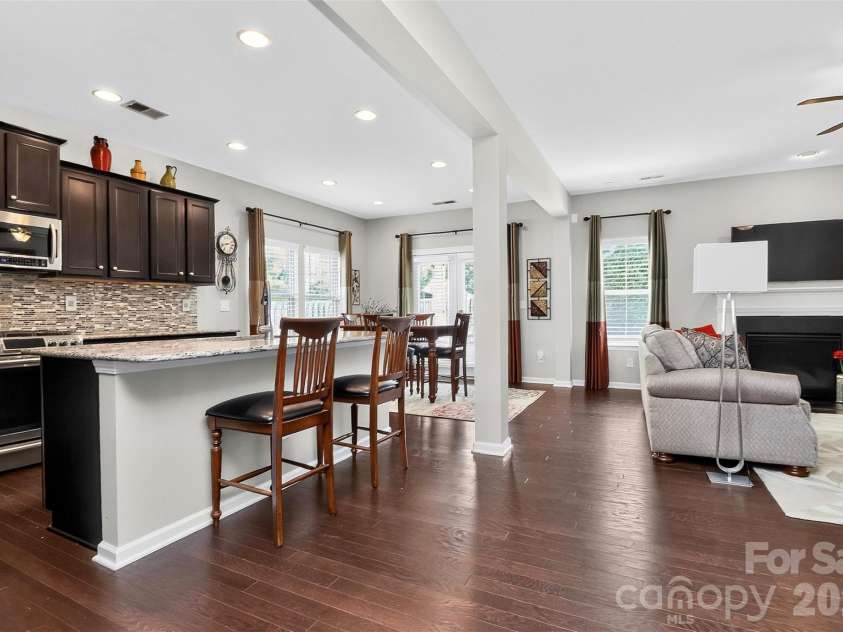 5409 Poplar Knoll Drive, Matthews, NC 28105.  MLS# CAR4413304, YatesRealty ID 42845. 