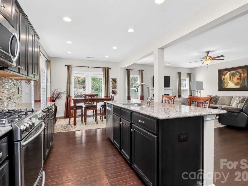 5409 Poplar Knoll Drive, Matthews, NC 28105.  MLS# CAR4413304, YatesRealty ID 42845. 