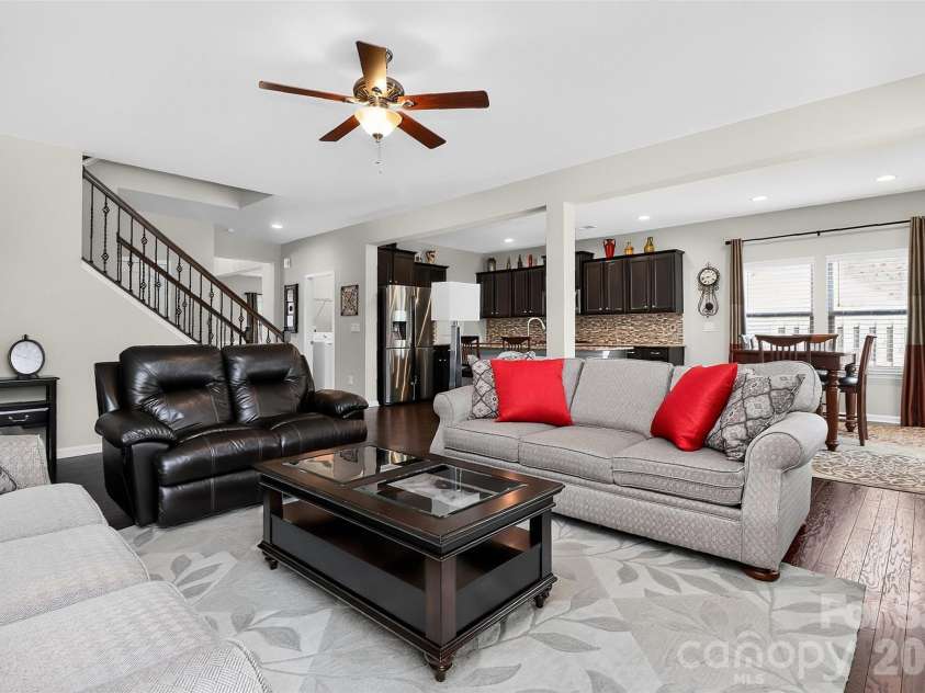5409 Poplar Knoll Drive, Matthews, NC 28105.  MLS# CAR4413304, YatesRealty ID 42845. 