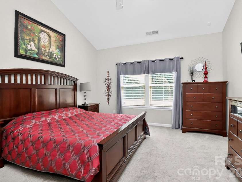 5409 Poplar Knoll Drive, Matthews, NC 28105.  MLS# CAR4413304, YatesRealty ID 42845. 
