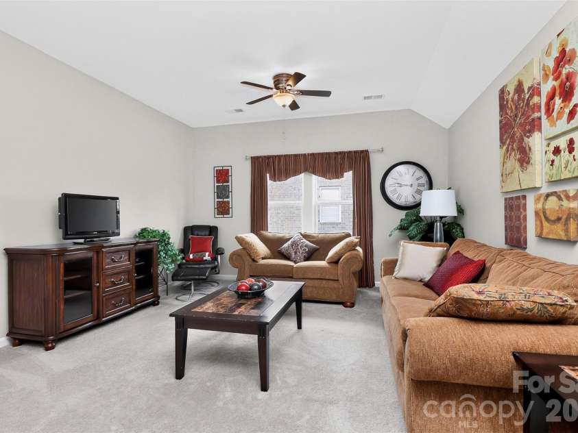 5409 Poplar Knoll Drive, Matthews, NC 28105.  MLS# CAR4413304, YatesRealty ID 42845. 