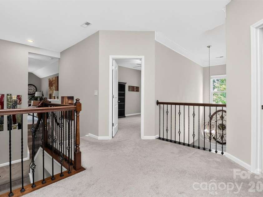 5409 Poplar Knoll Drive, Matthews, NC 28105.  MLS# CAR4413304, YatesRealty ID 42845. 