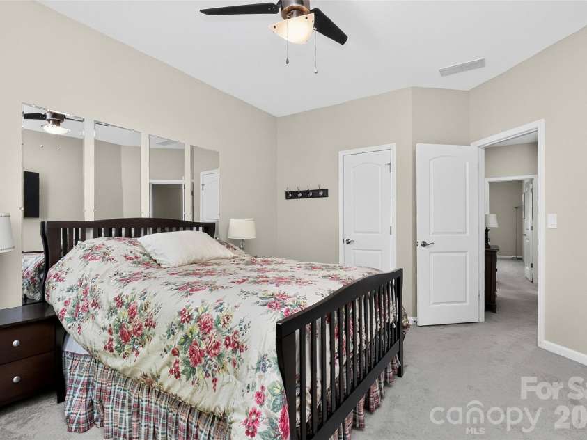 5409 Poplar Knoll Drive, Matthews, NC 28105.  MLS# CAR4413304, YatesRealty ID 42845. 