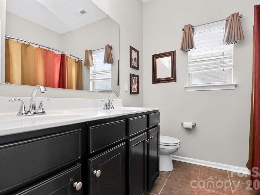 5409 Poplar Knoll Drive, Matthews, NC 28105.  MLS# CAR4413304, YatesRealty ID 42845. 