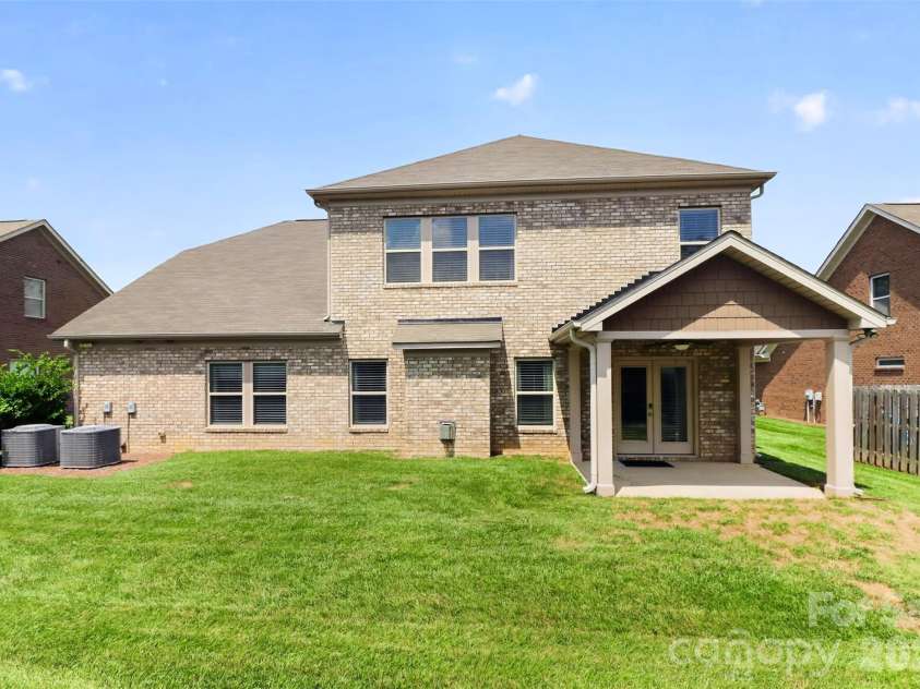 5409 Poplar Knoll Drive, Matthews, NC 28105.  MLS# CAR4413304, YatesRealty ID 42845. 