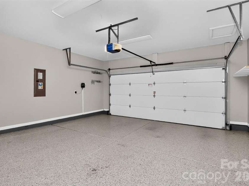 5409 Poplar Knoll Drive, Matthews, NC 28105.  MLS# CAR4413304, YatesRealty ID 42845. 