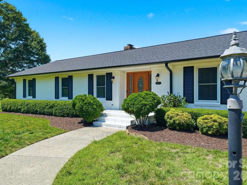 1335 Stoneyridge Drive, Charlotte, NC 28214.  MLS# CAR4407877, YatesRealty ID 42846. 