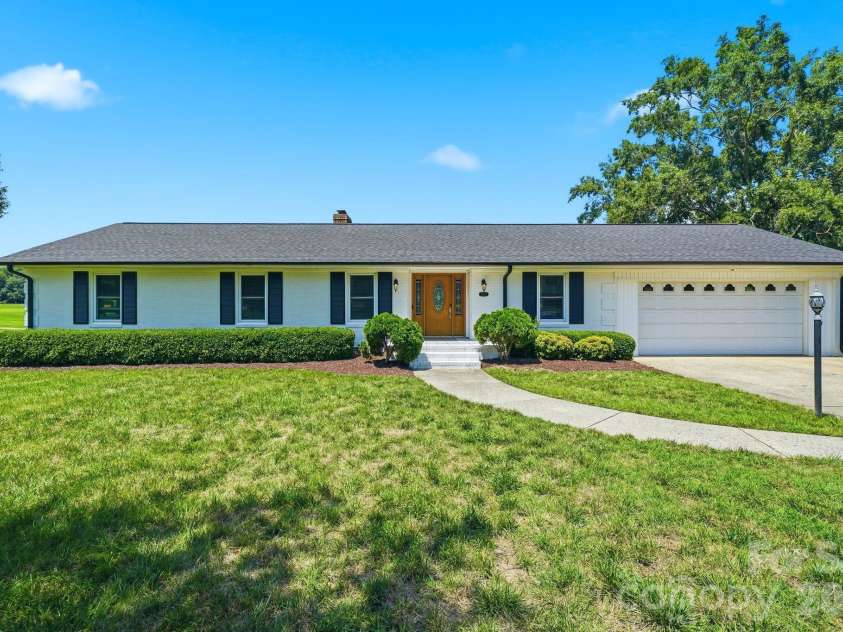 1335 Stoneyridge Drive, Charlotte, NC 28214.  MLS# CAR4407877, YatesRealty ID 42846. 