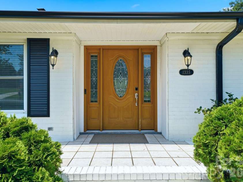 1335 Stoneyridge Drive, Charlotte, NC 28214.  MLS# CAR4407877, YatesRealty ID 42846. 