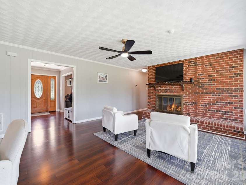 1335 Stoneyridge Drive, Charlotte, NC 28214.  MLS# CAR4407877, YatesRealty ID 42846. 