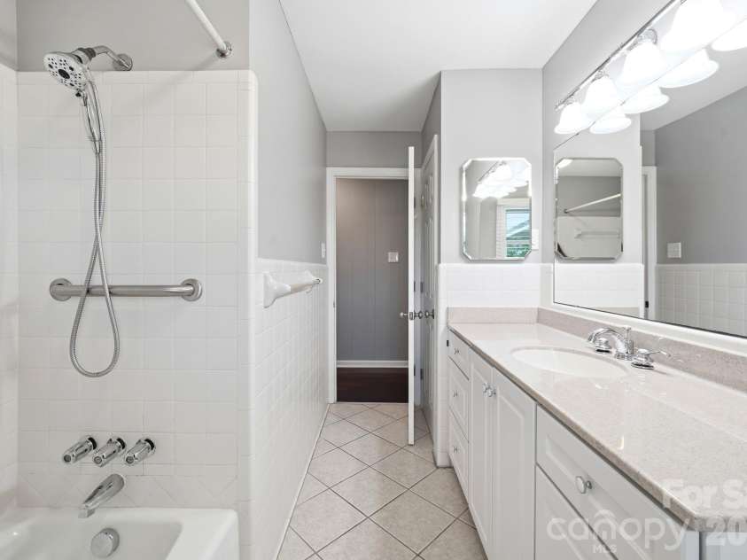 1335 Stoneyridge Drive, Charlotte, NC 28214.  MLS# CAR4407877, YatesRealty ID 42846. 