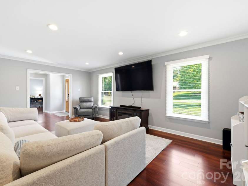 1335 Stoneyridge Drive, Charlotte, NC 28214.  MLS# CAR4407877, YatesRealty ID 42846. 