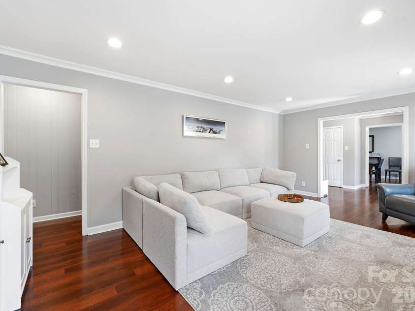 1335 Stoneyridge Drive, Charlotte, NC 28214.  MLS# CAR4407877, YatesRealty ID 42846. 