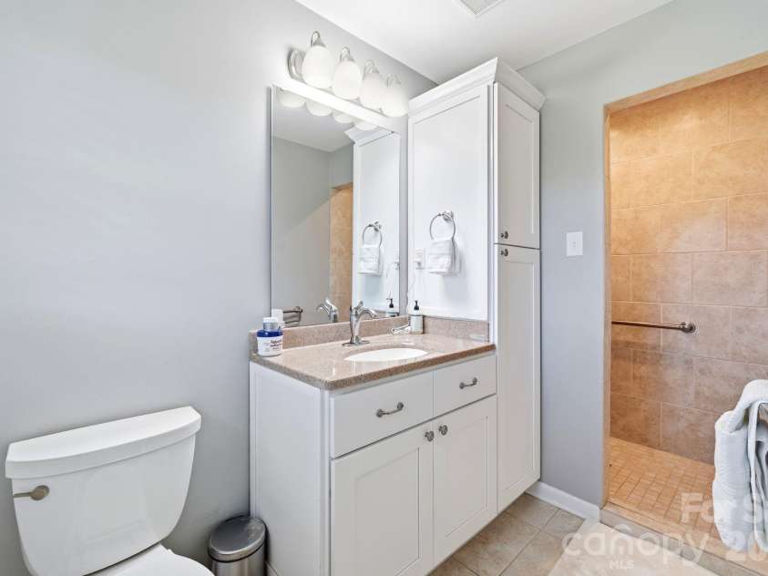 1335 Stoneyridge Drive, Charlotte, NC 28214.  MLS# CAR4407877, YatesRealty ID 42846. 
