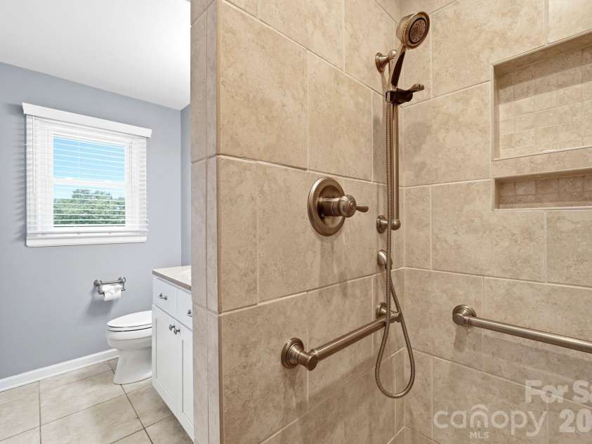 1335 Stoneyridge Drive, Charlotte, NC 28214.  MLS# CAR4407877, YatesRealty ID 42846. 