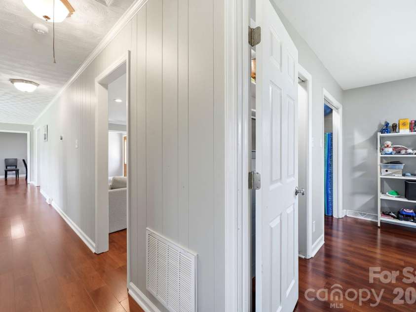 1335 Stoneyridge Drive, Charlotte, NC 28214.  MLS# CAR4407877, YatesRealty ID 42846. 