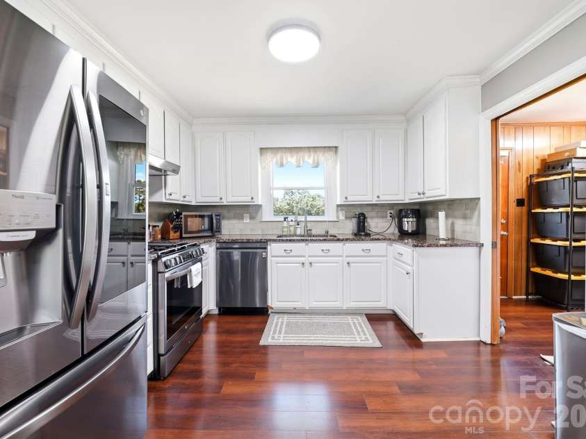 1335 Stoneyridge Drive, Charlotte, NC 28214.  MLS# CAR4407877, YatesRealty ID 42846. 