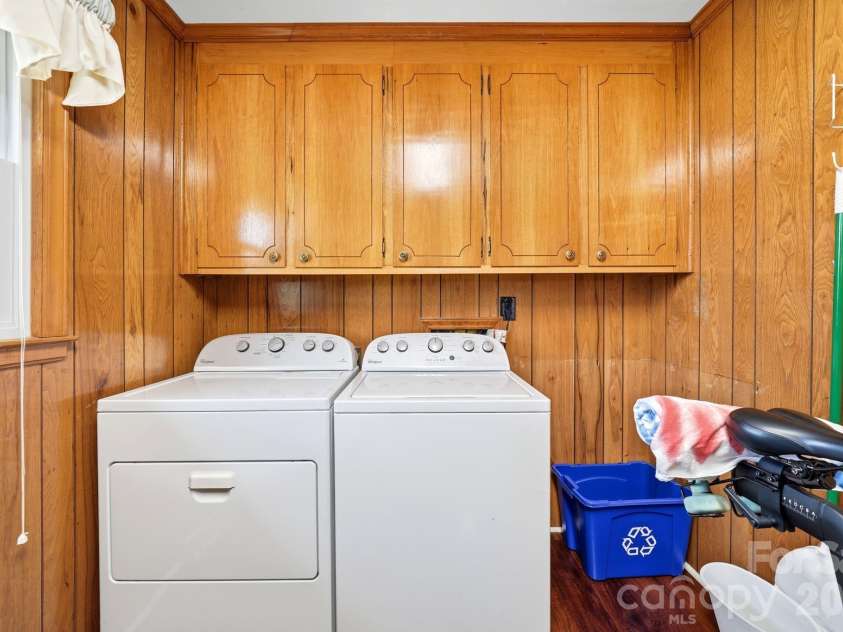 1335 Stoneyridge Drive, Charlotte, NC 28214.  MLS# CAR4407877, YatesRealty ID 42846. 