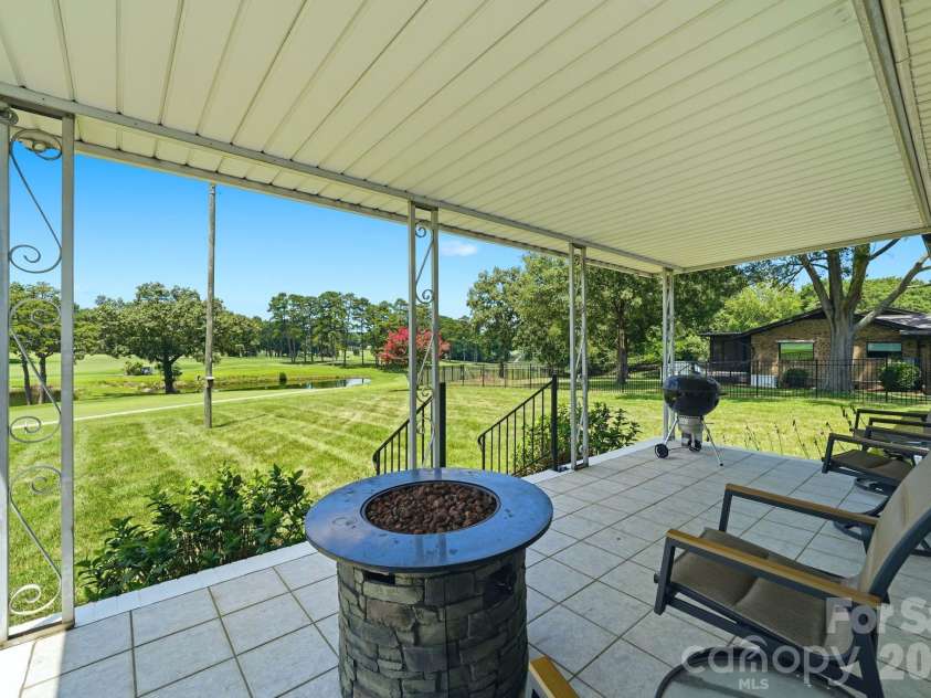 1335 Stoneyridge Drive, Charlotte, NC 28214.  MLS# CAR4407877, YatesRealty ID 42846. 