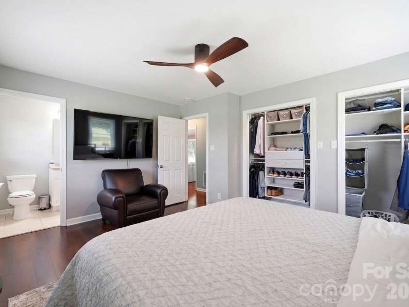 1335 Stoneyridge Drive, Charlotte, NC 28214.  MLS# CAR4407877, YatesRealty ID 42846. 