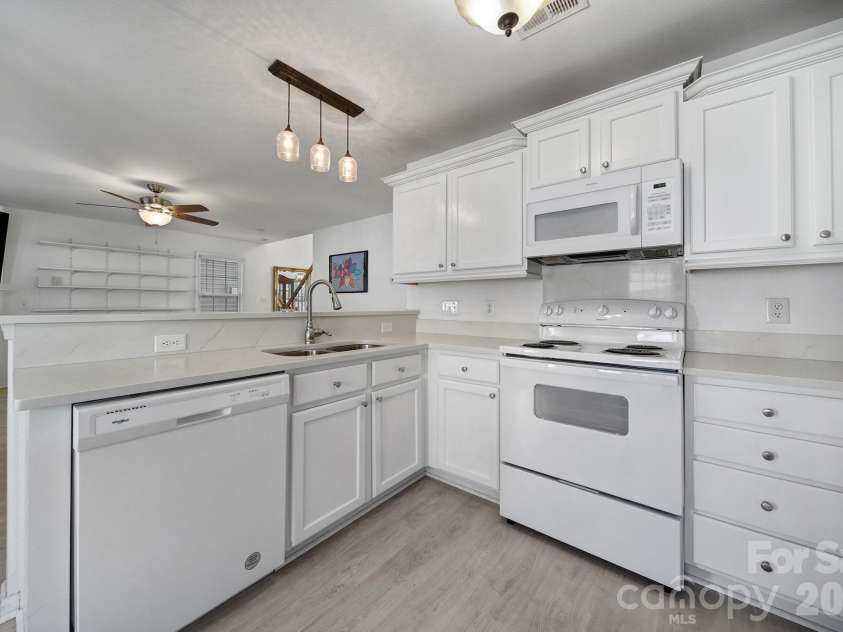 4041 Abbotsbury Drive, Fort Mill, SC 29707.  MLS# CAR4406236, YatesRealty ID 42848. 