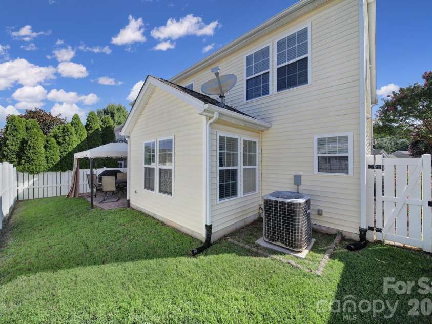 4041 Abbotsbury Drive, Fort Mill, SC 29707.  MLS# CAR4406236, YatesRealty ID 42848. 