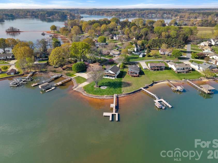 8182 Mountain Shore Drive, Sherrills Ford, NC 28673.  MLS# CAR4362288, YatesRealty ID 42852. 