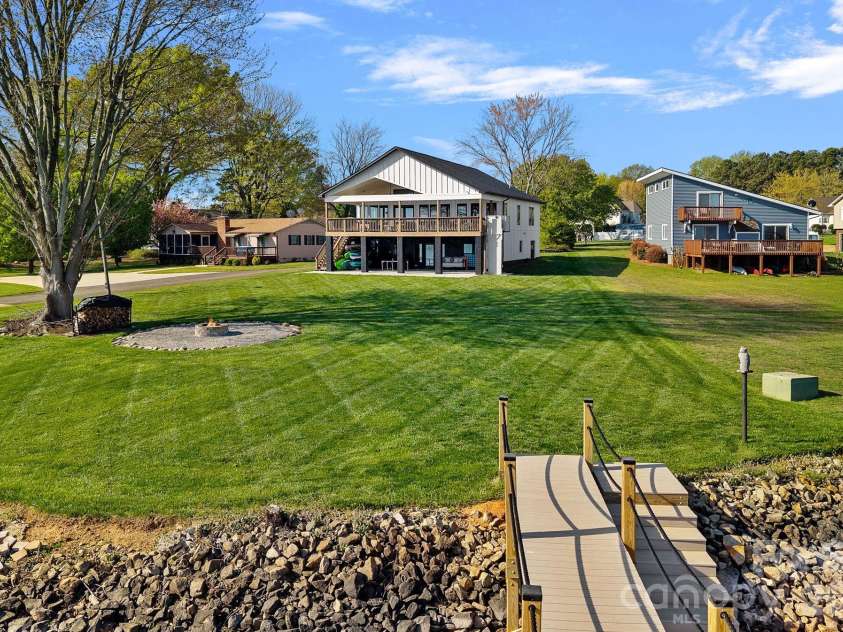 8182 Mountain Shore Drive, Sherrills Ford, NC 28673.  MLS# CAR4362288, YatesRealty ID 42852. 