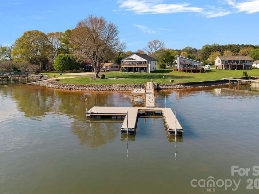 8182 Mountain Shore Drive, Sherrills Ford, NC 28673.  MLS# CAR4362288, YatesRealty ID 42852. 