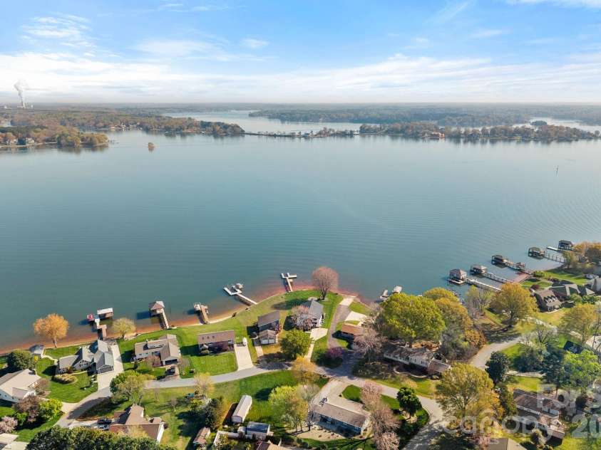 8182 Mountain Shore Drive, Sherrills Ford, NC 28673.  MLS# CAR4362288, YatesRealty ID 42852. 