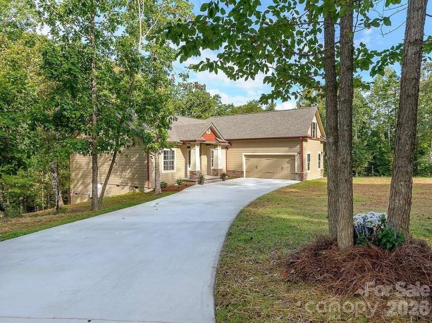 17410 Green Hill Road, Charlotte, NC 28278.  MLS# CAR4412594, YatesRealty ID 42854. 