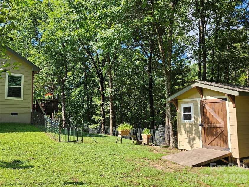 17410 Green Hill Road, Charlotte, NC 28278.  MLS# CAR4412594, YatesRealty ID 42854. 