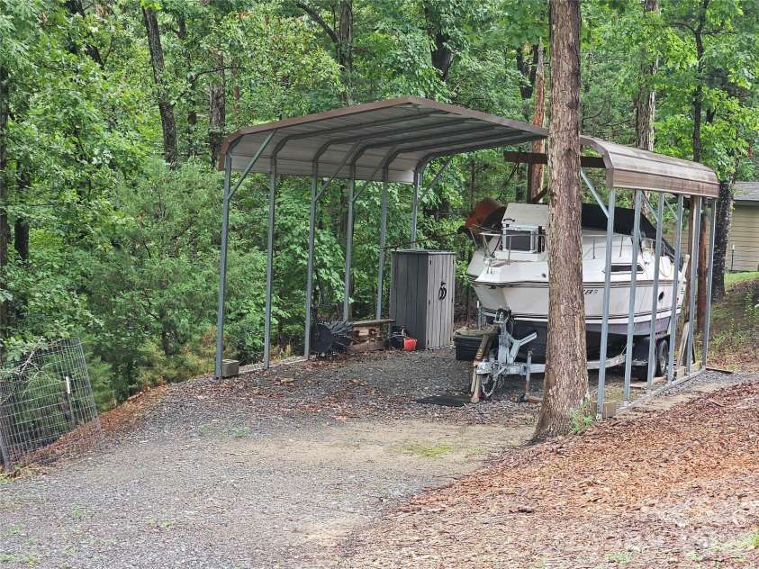 17410 Green Hill Road, Charlotte, NC 28278.  MLS# CAR4412594, YatesRealty ID 42854. 