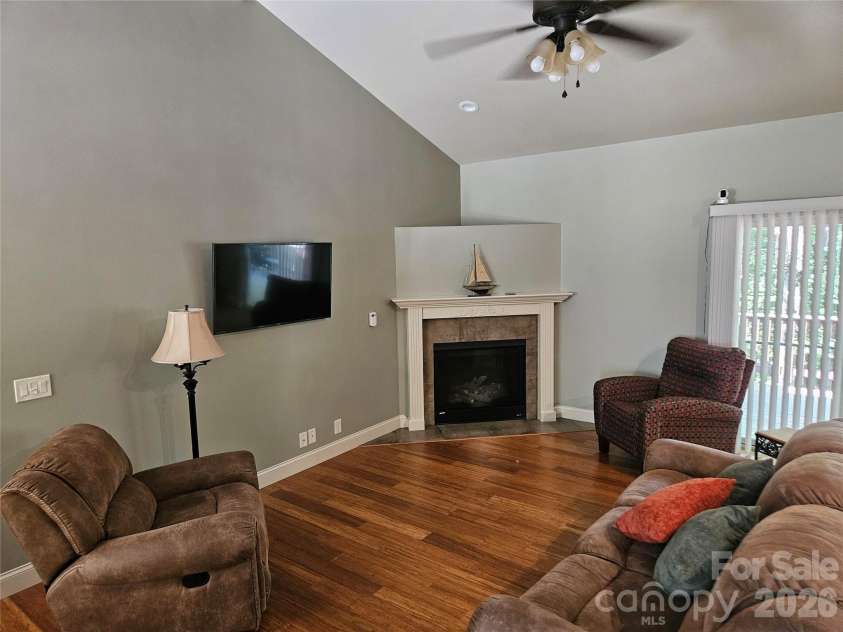 17410 Green Hill Road, Charlotte, NC 28278.  MLS# CAR4412594, YatesRealty ID 42854. 