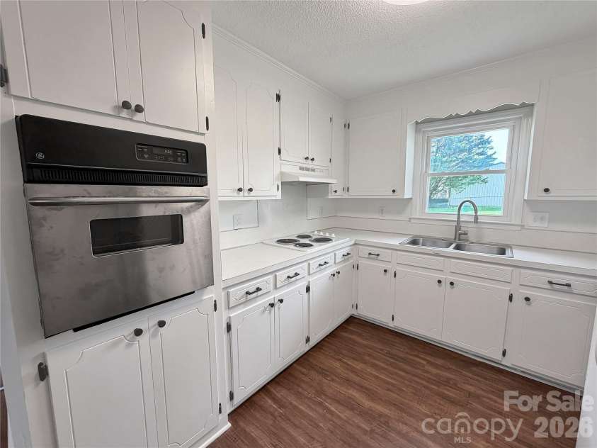 112 Croft Drive, Kings Mountain, NC 28086.  MLS# CAR4412599, YatesRealty ID 42856. 