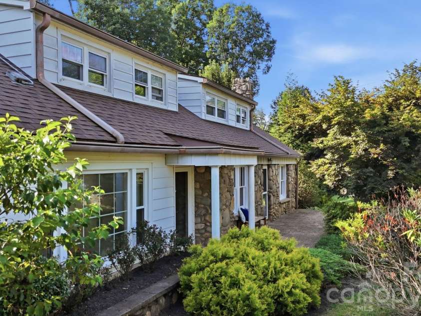 1686 Dutch Cove Road, Canton, NC 28716.  MLS# CAR4404368, YatesRealty ID 42857. 