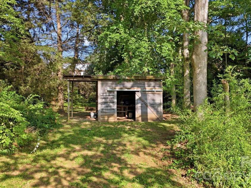 1686 Dutch Cove Road, Canton, NC 28716.  MLS# CAR4404368, YatesRealty ID 42857. 