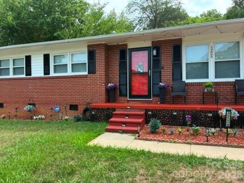 3208 Fitzgerald Place, Greensboro, NC 27405.  MLS# CAR4413021, YatesRealty ID 42858. Front Exterior