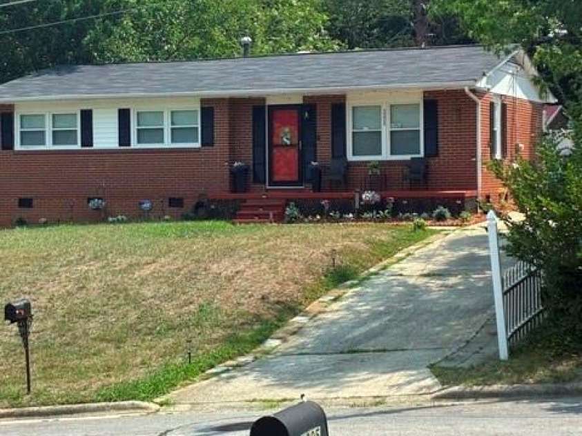 3208 Fitzgerald Place, Greensboro, NC 27405.  MLS# CAR4413021, YatesRealty ID 42858. Front Exterior/Driveway