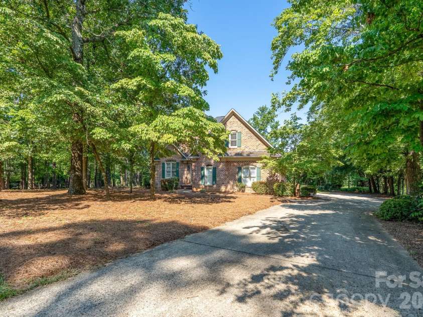 205 Piney Grove Point, New London, NC 28127.  MLS# CAR4409466, YatesRealty ID 42859. Driveway